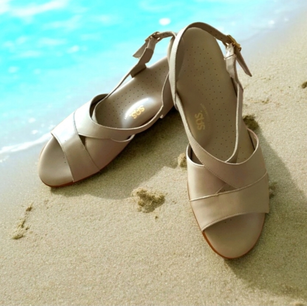 SAS Tripad  comfort sandal beige size 9S (8.5) narrow like NEW very comfy